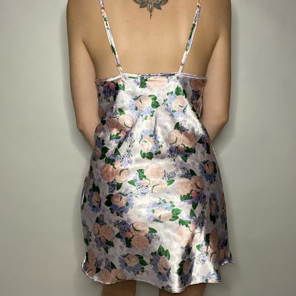 Pink and purple pastel floral nightgown - Picture 2 of 3